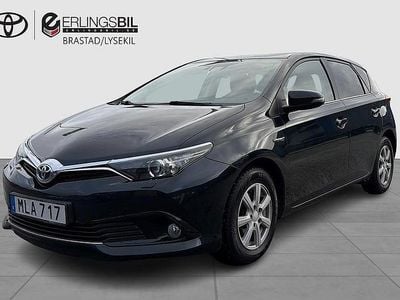 Mörkblå Begagnad 2016 Toyota Auris Hybrid Active Halvkombi | 164 900 kr (Marknadspris)