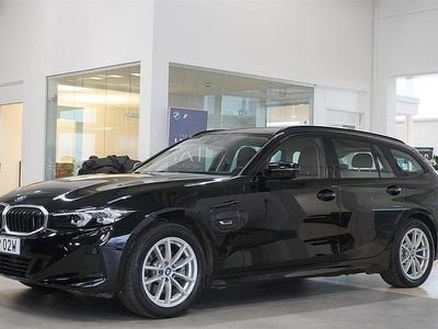 Begagnad BMW 330e Shadowline 184 HK (135 kW) 2022 Svart Kombi