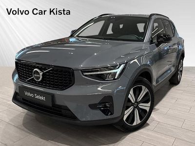 Grå Begagnad 2022 Volvo XC40 Plus SUV | 374 900 kr (Marknadspris)