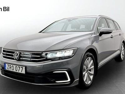 Moonstone grey Begagnad 2023 VW Passat GTE Kombi | 359 900 kr (Dyr)