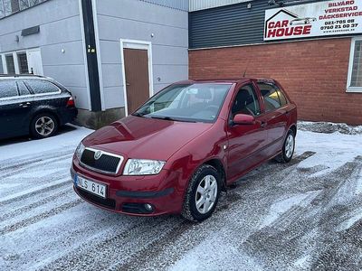 Mörkröd Begagnad 2006 Skoda Fabia Halvkombi | 25 900 kr (Bra pris)