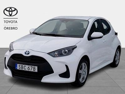 Begagnad Toyota Yaris 2023 Vit Halvkombi