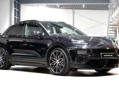 Svart Ny 2025 Porsche Macan Turbo SUV | 1 297 600 kr (Marknadspris)