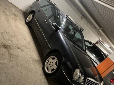 Mercedes E320