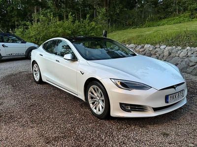 Begagnad Tesla Model S 235 kW (320 HK) 2017 Metallic Halvkombi