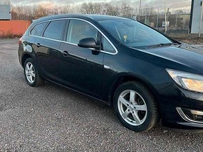 Begagnad Opel Astra Sport 131 HK (96 kW) 2013 Svart Kombi