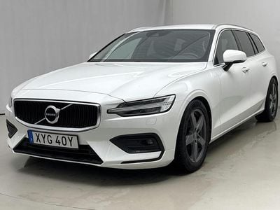 Vit Begagnad 2021 Volvo V60 Momentum Kombi | 229 000 kr (Marknadspris)
