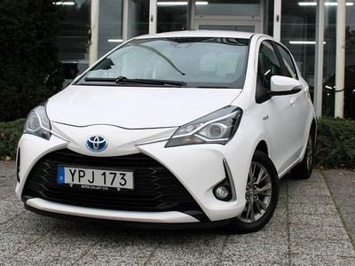 Vit Begagnad 2017 Toyota Yaris Hybrid Active Halvkombi | 129 900 kr (Marknadspris)