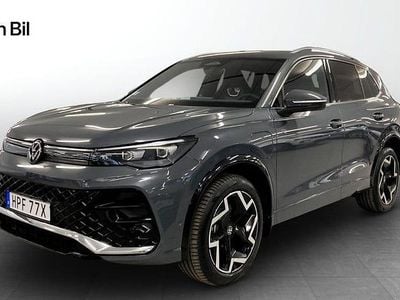 Grå Begagnad 2024 VW Tiguan R-line SUV | 548 900 kr