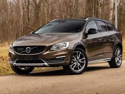 Begagnad Volvo V60 CC 150 HK (110 kW) 2018 Kombi