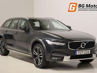 Grå Begagnad 2018 Volvo V90 CC Momentum Kombi | 299 600 kr (Marknadspris)