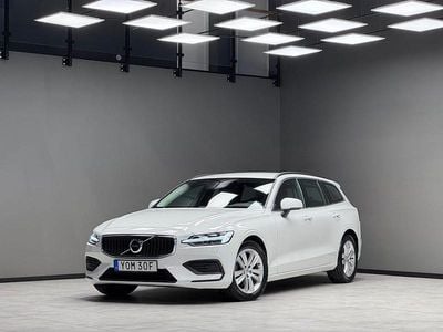 Vit Begagnad 2021 Volvo V60 Momentum Kombi | 319 900 kr (Marknadspris)