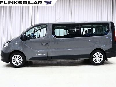 Betonggrå Begagnad 2017 Renault Trafic Minibuss | 248 750 kr