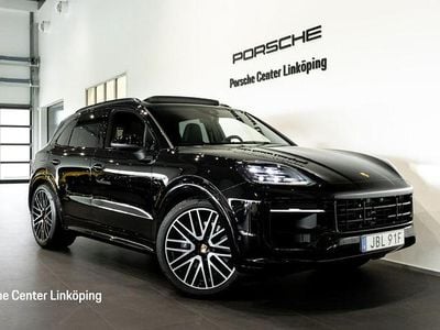 Svart (black) Begagnad 2025 Porsche Cayenne SUV | 1 445 000 kr