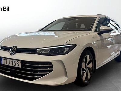 Vit Begagnad 2024 VW Passat Business Kombi | 439 900 kr