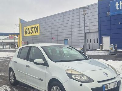 Grå Begagnad 2010 Renault Clio II Halvkombi | 24 500 kr