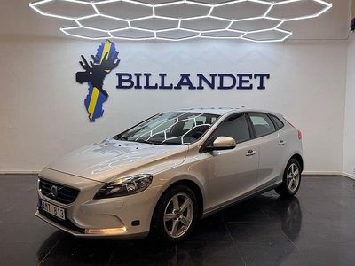 Silver Begagnad 2013 Volvo V40 Kinetic Halvkombi | 139 900 kr (Marknadspris)