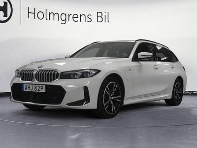 Vit Begagnad 2024 BMW 330e M Sport Kombi | 469 900 kr (Bra pris)
