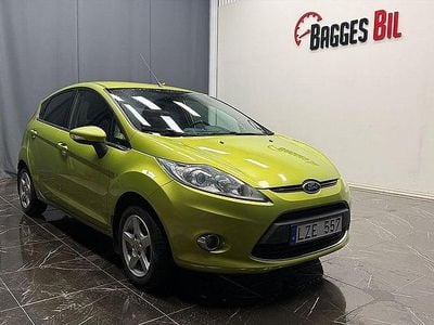Grön Begagnad 2011 Ford Fiesta Halvkombi | 34 900 kr (Marknadspris)