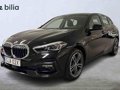 Svart Begagnad 2023 BMW 118 Halvkombi | 229 900 kr