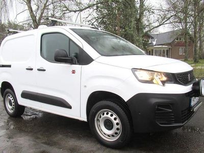 Vit Begagnad 2022 Peugeot Partner Minibuss | 247 500 kr (Dyr)