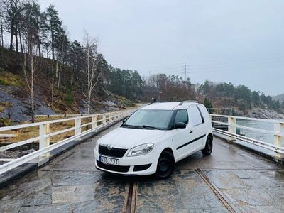 begagnad Skoda Roomster Praktik 1,6 TDI NY BES 922kr/mån 0kr insats