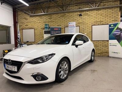 Vit Begagnad 2015 Mazda 3 Inclusive Halvkombi | 109 900 kr (Marknadspris)