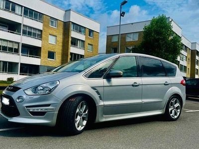 Grå Begagnad 2015 Ford S-MAX Business Edition Minibuss | 69 000 kr