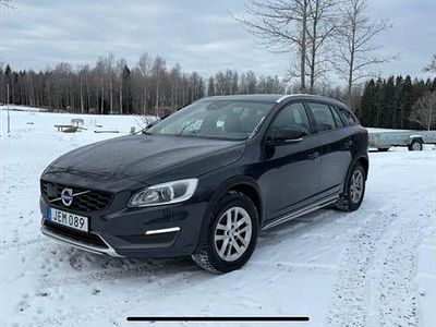 Begagnad Volvo V60 CC 190 HK (139 kW) 2016 Gråmetallic Kombi