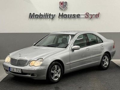 Begagnad Mercedes C200 Elegance 163 HK (119 kW) 2003 Silver Sedan