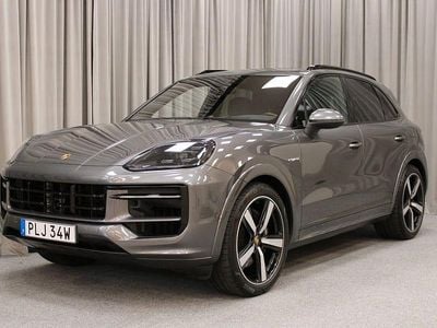 Grå metallic (quarzite grey) Begagnad 2024 Porsche Cayenne Sport SUV | 1 069 000 kr