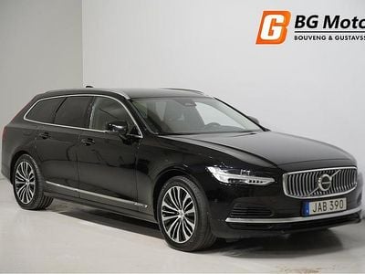Svart Begagnad 2022 Volvo V90 Momentum Kombi | 269 900 kr (Marknadspris)