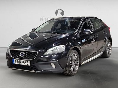 Svart Begagnad 2016 Volvo V40 CC Kombi | 149 800 kr (Marknadspris)