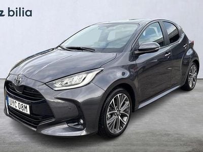 Begagnad Toyota Yaris Hybrid Style 132 HK (97 kW) 2024 Grå Halvkombi