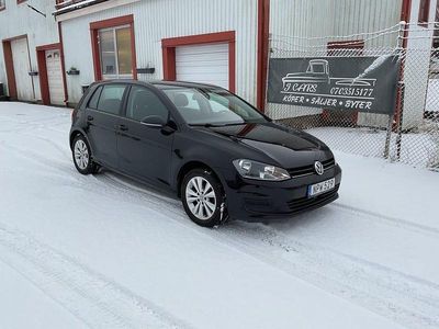 Svart Begagnad 2015 VW Golf VII Halvkombi | 79 900 kr (Marknadspris)