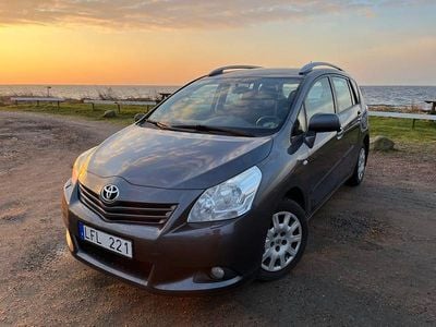 Mörkgrå Begagnad 2011 Toyota Verso Minibuss | 57 000 kr (Marknadspris)