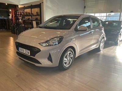 Ny Hyundai i10 Essential 63 HK (46 kW) 2025 Lumen gray pearl grå Halvkombi