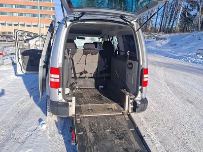 Begagnad VW Caddy Maxi 109 HK (80 kW) 2014 Silver Minibuss