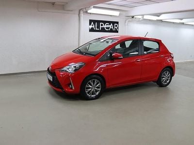 Röd Begagnad 2018 Toyota Yaris Hybrid Halvkombi | 148 000 kr (Bra pris)