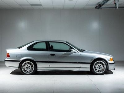 Silver Begagnad 1993 BMW M3 Sportkupé | 550 000 kr