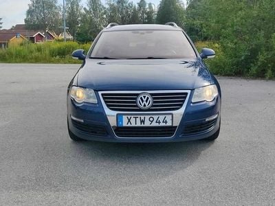 Mörkblå Begagnad 2006 VW Passat Highline Kombi | 39 900 kr (Lite dyr)