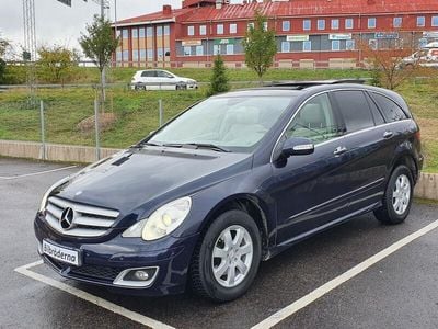 Begagnad Mercedes R320 225 HK (165 kW) 2006 Mörkblå Minibuss