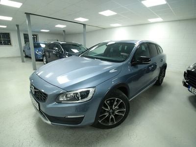 Begagnad Volvo V60 CC Summum 150 HK (110 kW) 2017 Blå Kombi