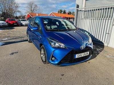 Begagnad Toyota Yaris Hybrid Active 101 HK (74 kW) 2019 Blå metallic Halvkombi