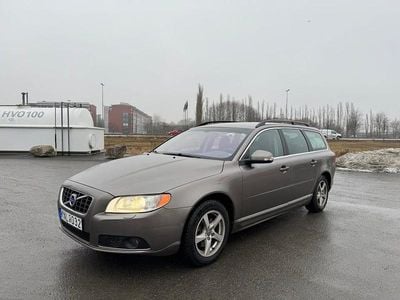 Begagnad Volvo V70 Momentum 175 HK (128 kW) 2009 Grå Kombi