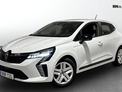 Vit Begagnad 2023 Renault Clio V Evolution Halvkombi | 159 900 kr (Marknadspris)