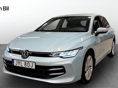 Ljusblå Begagnad 2024 VW Golf VIII Edition Halvkombi | 319 800 kr (Marknadspris)