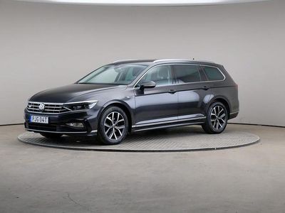 Mörkgrå Begagnad 2021 VW Passat Executive Kombi | 279 000 kr (Marknadspris)