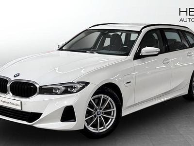 Begagnad BMW 330e Shadowline 292 HK (214 kW) 2022 Vit Kombi