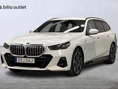 Vit Begagnad 2024 BMW 530e M Sport Kombi | 594 900 kr (Superpris)